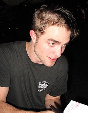  Robert  Pattinson Hadirkan Gaya  Rambut  Baru Untuk Proyek 