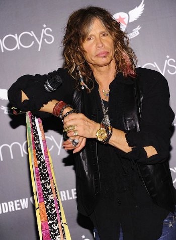 Steven Tyler Jatuh di Kamar  Mandi  dan Sempat Masuk Rumah Sakit