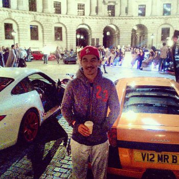 Joe Taslim Berpose dengan Mobil  Balap  di Fast  and Furious  6  