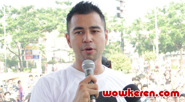 Raffi Ahmad Hadiahkan Bunda Cincin Berlian di Hari Ibu