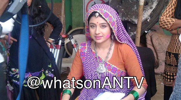 Bahagianya Paridhi Sharma Jodha  Saat Terima Dodol dan 