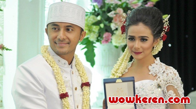 acara nikah berita Undangan untuk Resepsi Hengky Kurniawan 800 Sebar