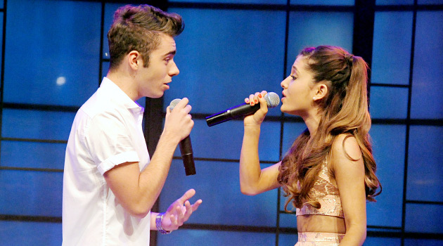 Nathan Sykes Bahagia Clbk Sama Ariana Grande Di Over And Over Again