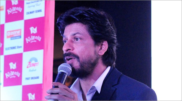 Setelah 28 Tahun, Shahrukh Khan Akhirnya Terima Gelar Sarjana