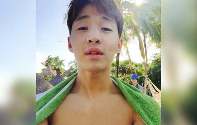 Pamer Abs Seksi di Sampul Majalah Henry SuJu M Ini Bukan 