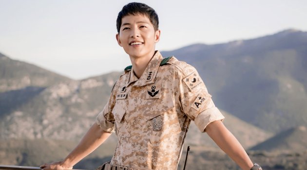 Gips Tangan Song Joong di 'Descendants of the Sun 