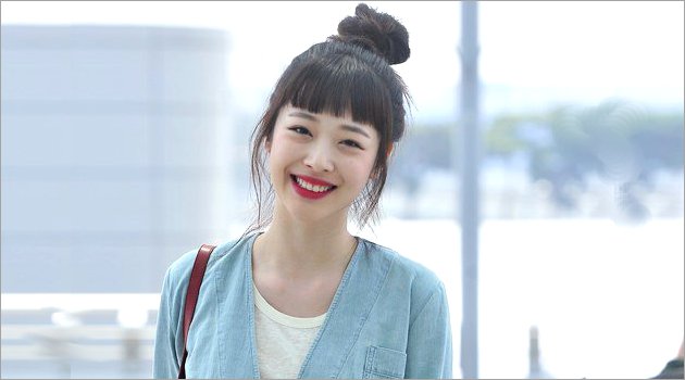 Hiatus Instagram Sulli Foto Cantik Pakai Sandal  Jepit  di 