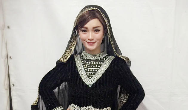  Zaskia  Gotik  Dipuji Cantik Saat Jualan Kolak Pakai Kebaya 