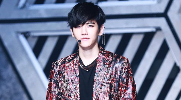  Sering  Ganti  Warna  Baekhyun Dipuji Paling Hot dengan 