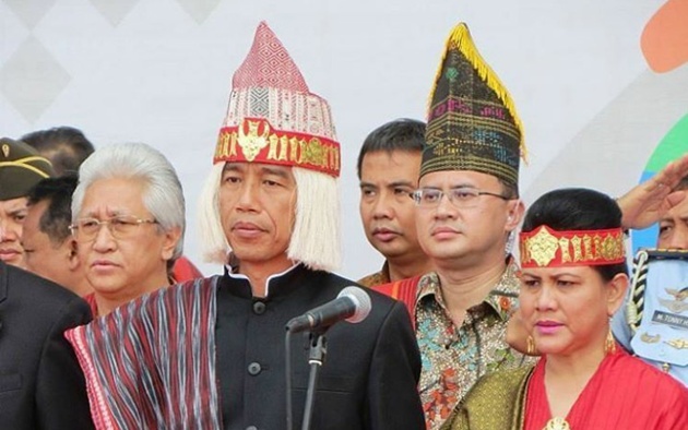 Topi Khas  Batak  Jokowi Tuai Kontroversi Begini Tanggapan 