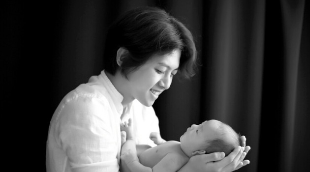 Rayakan 100 Hari Kelahiran Anak, Dongho Posting Foto Ini