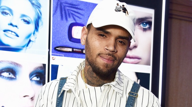 Kirim Banyak Hadiah, Chris Brown Minta Balikan Sama Rihanna?