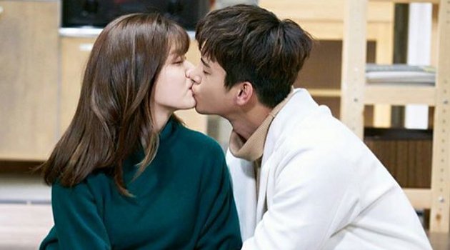 Nam Ji Hyun Merasa Jadi Dewasa Karena Dicium Seo In Guk di 