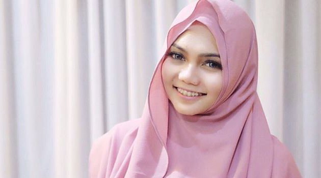 Makin Laris Usai Berhijab, Rina Nose Digaet Bintangi Acara ...