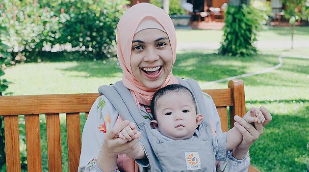 Sudah Jadi Ibu, Nycta Gina 'Ngakak' Lihat Hasil Pemotretan Sendiri