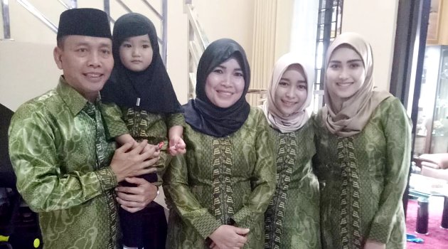 Foto Ayu Ting Ting Tarik Lengan Baju Ini Bikin Netter Berpikir Keras, Kenapa?