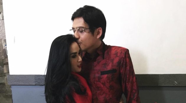 Gagal Nikah, Tiara Dewi Beri Kado Senilai Puluhan Juta Demi Lucky Hakim
