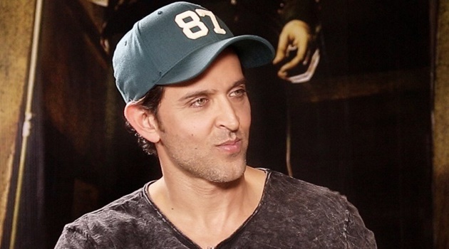 Tak Sungkan, Intip Gaya Kocak Hrithik Roshan Joget Bareng Fans