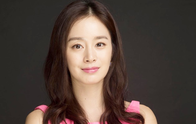 Bergaun Pengantin Cantiknya Kim  Tae  Hee  di Foto Ini Siap 