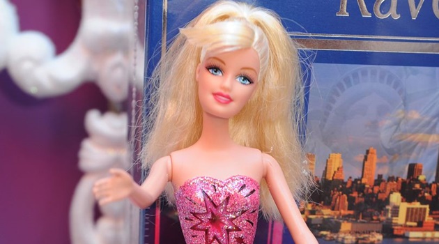 Jadi Mainan  Favorit Ahli Ungkap Bahaya Barbie  Buat Anak Anak