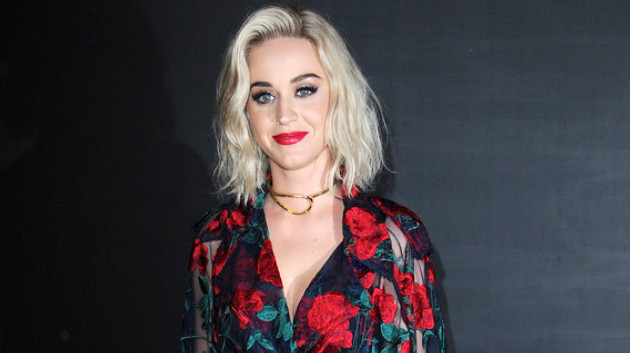 Hilangkan Grogi Saat Tampil di Brit Awards 2017, Katy Perry Minum Obat?