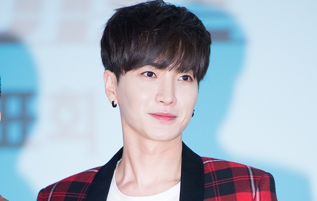 Hasil gambar untuk leeteuk suju