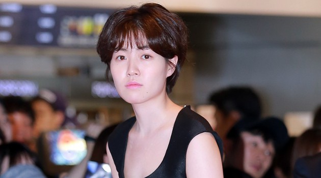 Kelewat 'Nyeleneh', Busana Shim Eun Kyung Ini Tuai