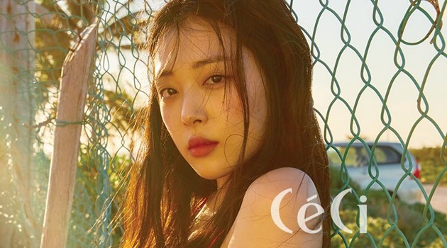 Jadi Model  Majalah Sulli Tampilkan Pose Cantik  dan Seksi 