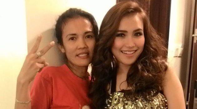 Pamer Rambut  Semi Pirang  Asisten Ayu  Ting Ting  Diledek 