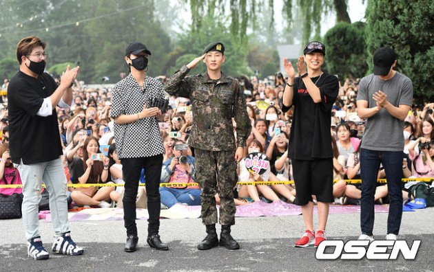 Disambut Ratusan Fans dan Leeteuk Cs, Eunhyuk Ngaku Gugup 