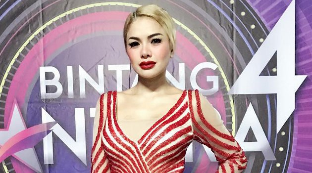 Tampil Elegan Pakai Baju Sopan Nikita Mirzani Dipuji 