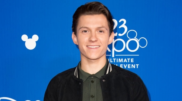 Di Balik Wajah Tampannya, Tom Holland Ternyata Sering 'Ngemut' Kodok