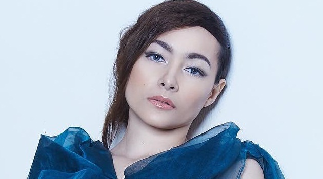 Pamer Mesra dengan Pria Bule, Dewi Rezer Malah Ngaku Belum Ingin Pacaran Serius