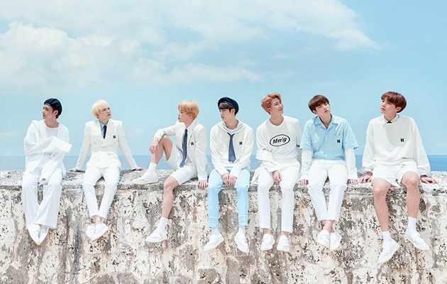 Ganteng Abis, BTS Goda Fans di Teaser Foto Season's 