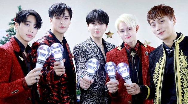 Nyanyi 'Thanks To', Fans Lakukan Ini di Hari Terakhir Konser 'Celebrate' Highlight