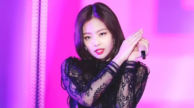 Imut Sekaligus Seksi Intip Video Pemotretan Jennie Black Pink Di Harpers Bazaar Korea 