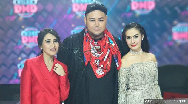 Ayu Ting Ting Pakai Blazer  Merah Netter Sindir Plagiat 