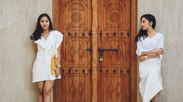 Pose Kembar, Cantiknya Adik Nikita Willy Dipuji Mirip 