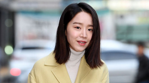 Shin Hye Sun Dikonfirmasi Jadi Pasangan Lee Jong Suk di 