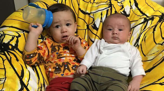 Lucunya William Hammington dengan Polos Jadikan Betley Sebagai Bantal di Video Ini