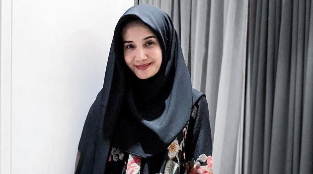 Cantik Pakai Gaun Netter Sebut Zaskia Sungkar Mirip 