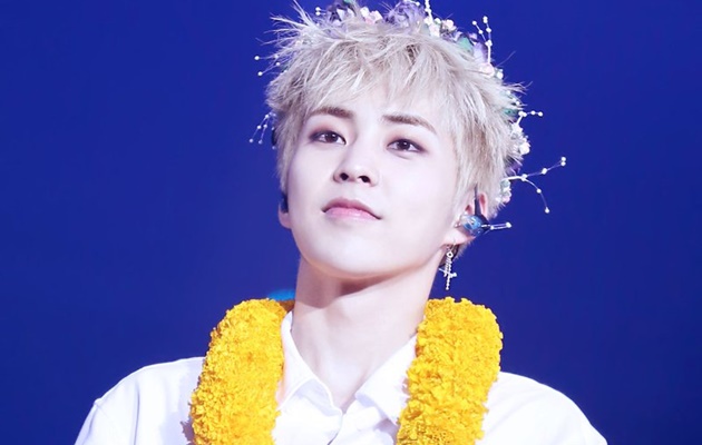 Foto Xiumin EXO Lari Dikejar Fans Ini Dianggap Lucu 