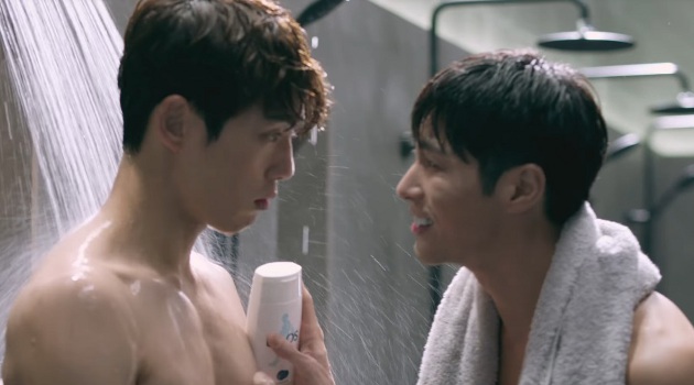 Mandi dan Umbar Bodi Topless, Intip Seksinya Yunho TVXQ dan Kim Jung Hyun