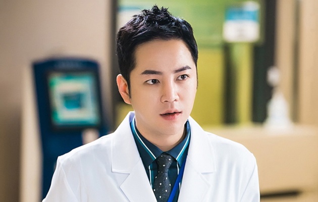 Setelah Anak Band, Jang Geun-suk Nyamar Menjadi Dokter di 