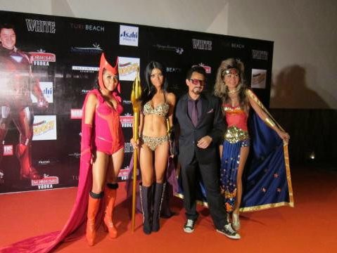 Farah Quinn Pamer Foto Seksi Sebagai Superhero  Kabar 