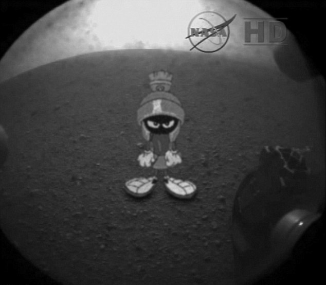 Foto Parodi Lucu Pendaratan Robot NASA di Mars