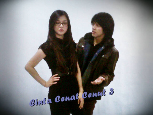 Wenda Berpose Imut di Foto 'Cinta Cenat-Cenut 3'