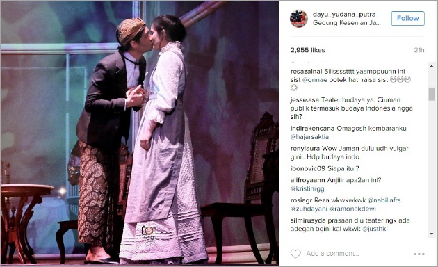 Ciuman di Panggung Teater, Reza Rahadian dan Chelsea Islan Malah