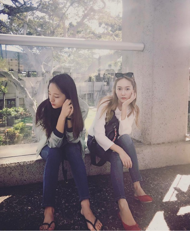 Adu Cantik Bareng Jessica Sandal  Jepit  Krystal Bikin 