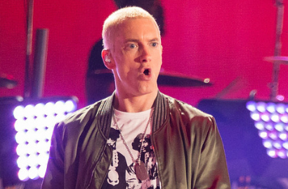 Eminem Akan Luncurkan MV 'Headlights' Saat Hari Ibu